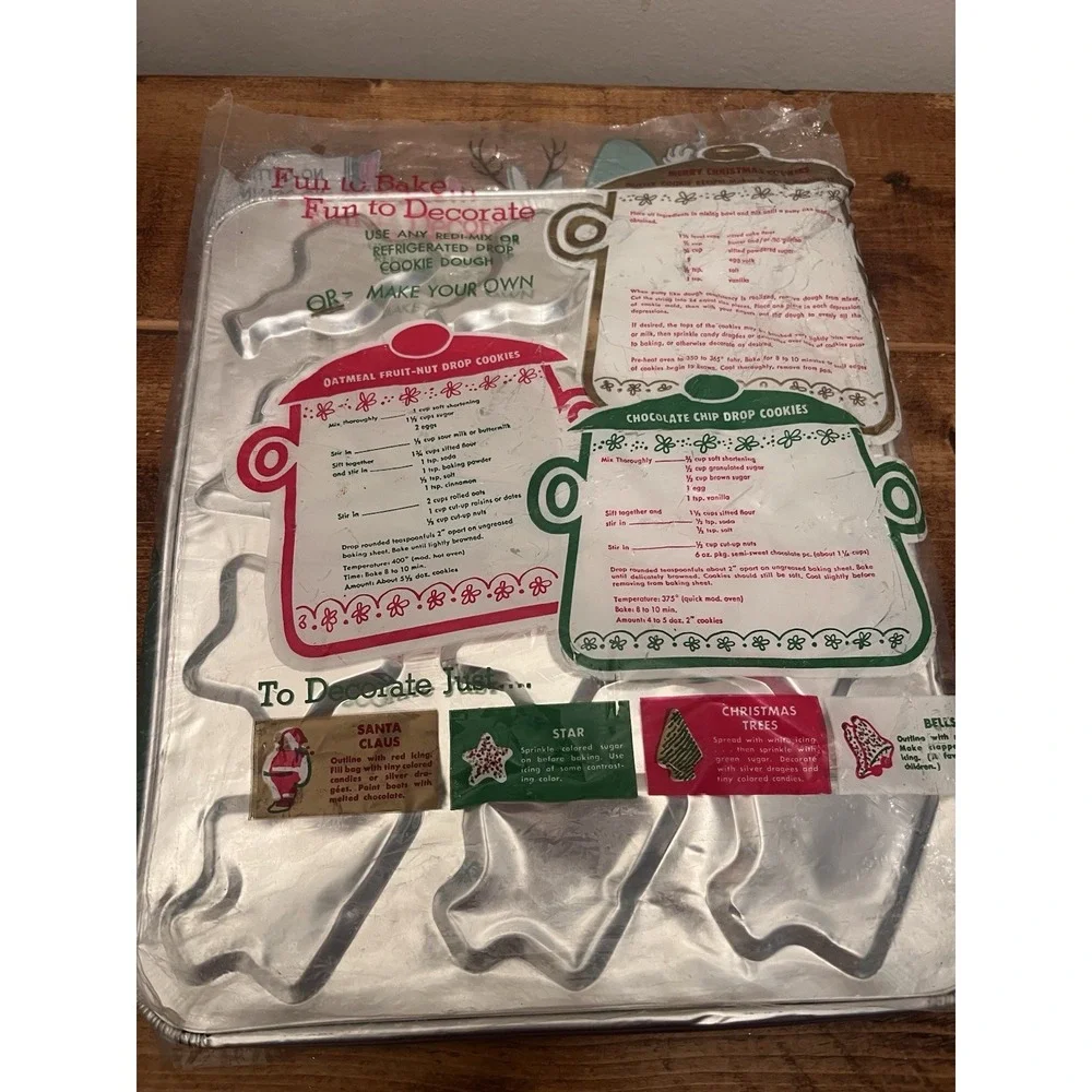 VTG  E-Z Foil  Super Aluminum Christmas Cookie Molds Pack of 2 NOS NO.851 SANTA